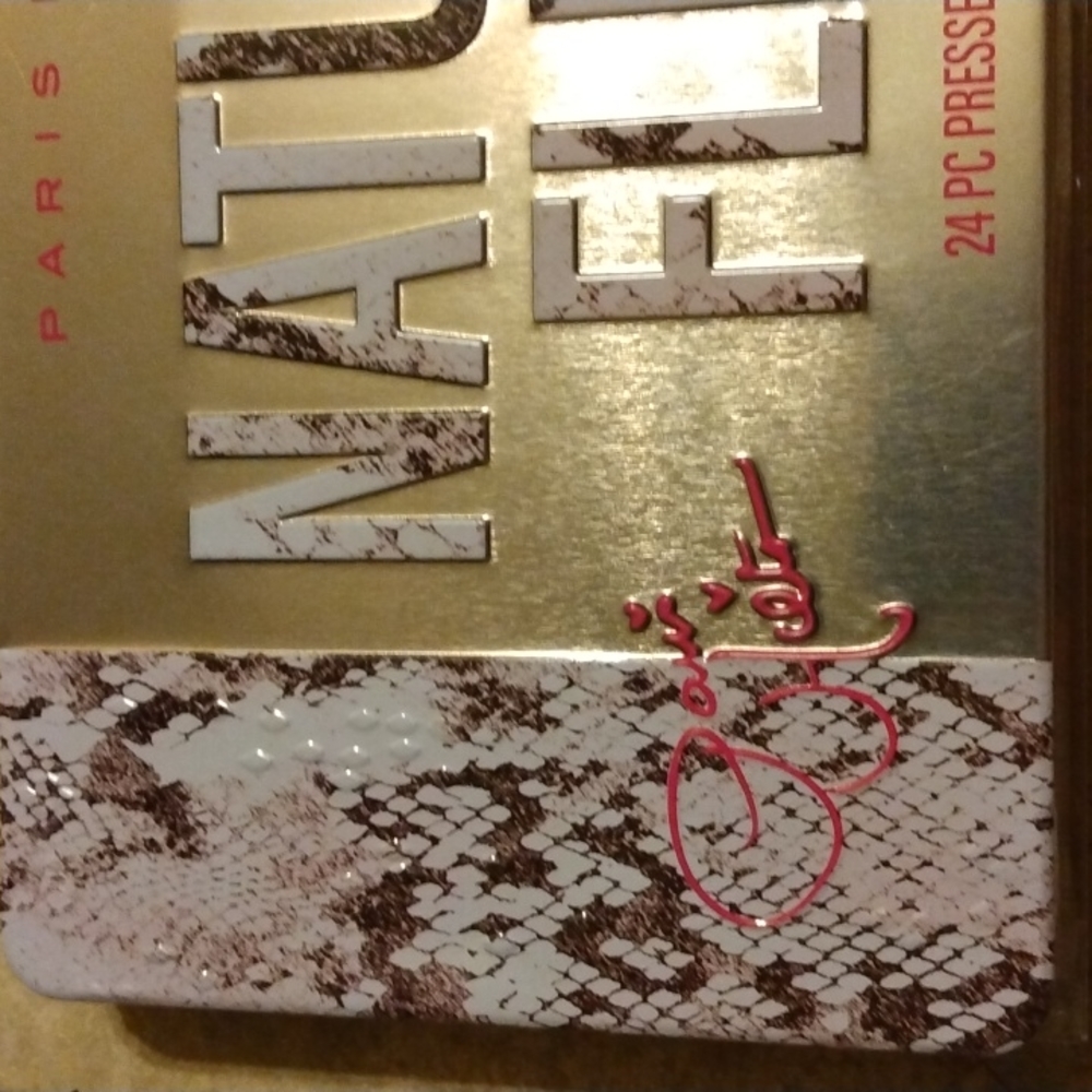 Paris Hilton Eyeshadows Kit - Picture 3 of 11